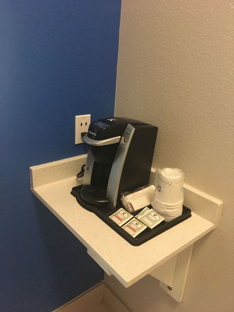 Holiday Inn Express & Suites Brenham South by IHG - photo 16