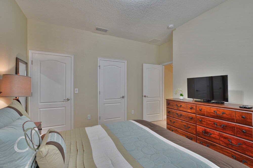 In the Heart of Kissimmee Storey Lake Resort 4bd 3ba Pool Townhome #4sl4857 - photo 4