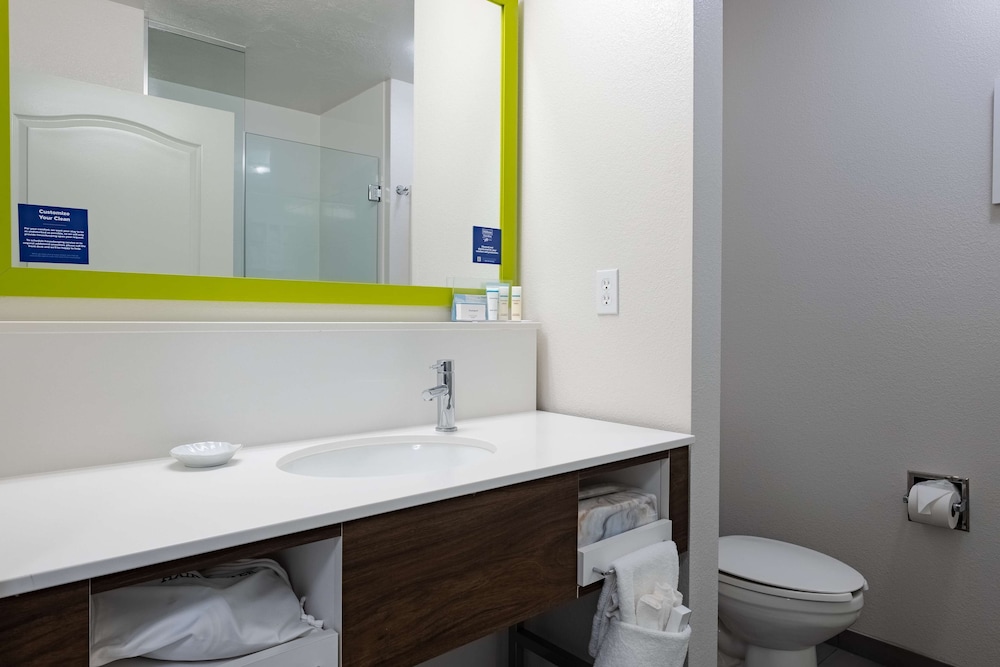 Hampton Inn Richfield - photo 12