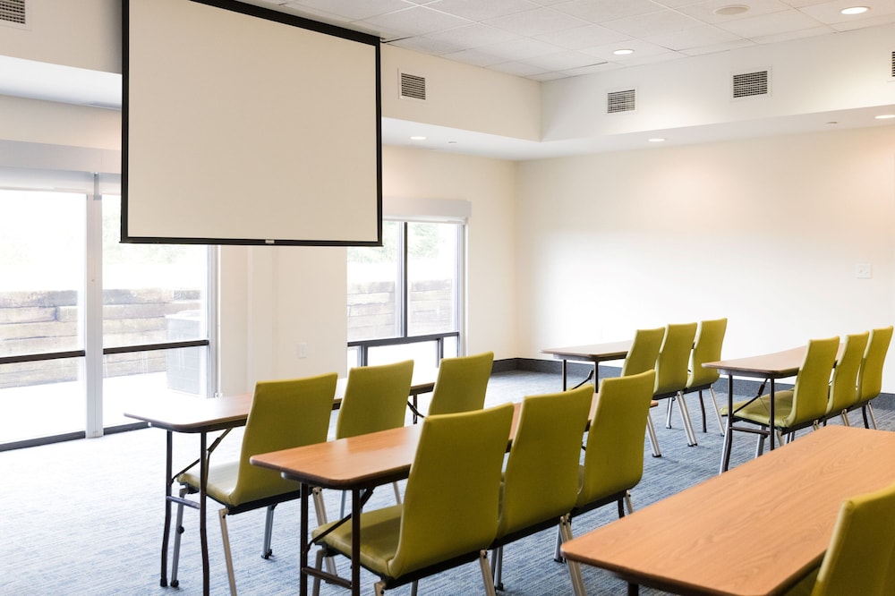 Holiday Inn Express Suites Lexington NwVineyard - photo 65