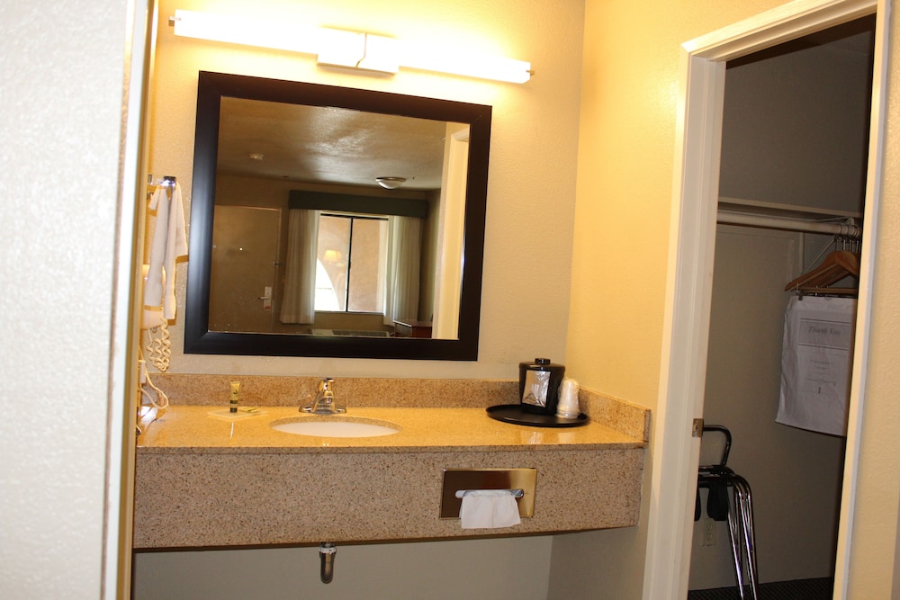 Cajon Pass Inn - photo 31