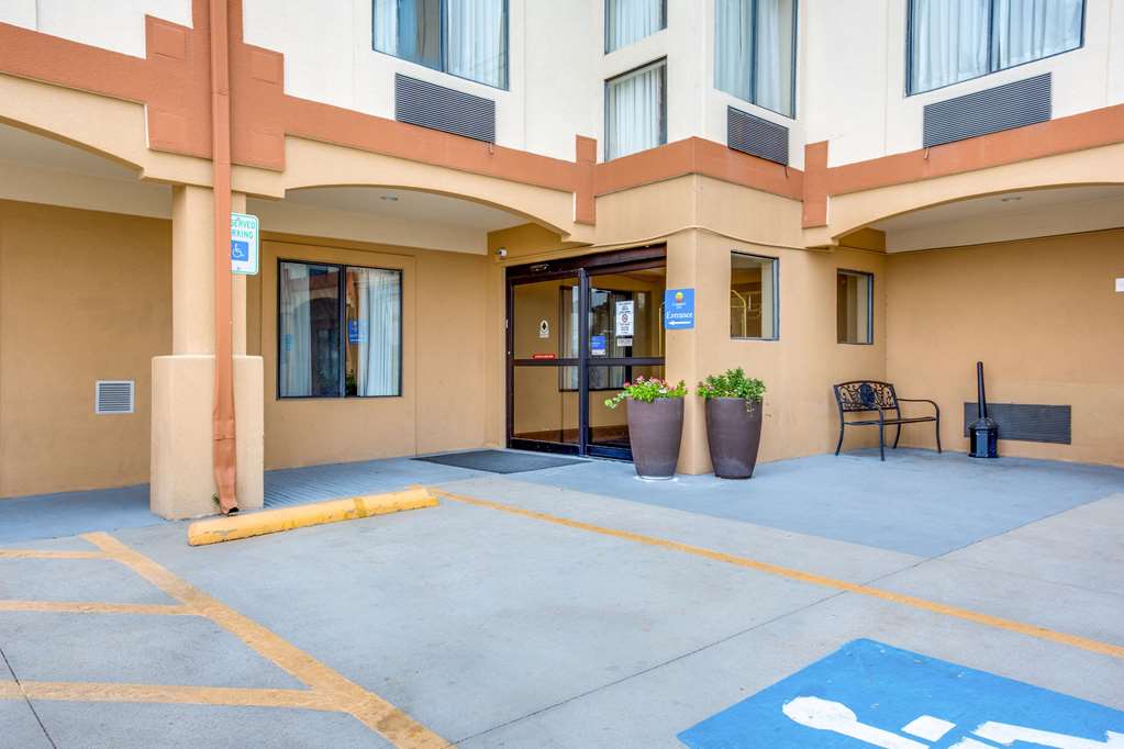 Comfort Inn & Suites Love Field Dallas Market Center - photo 4
