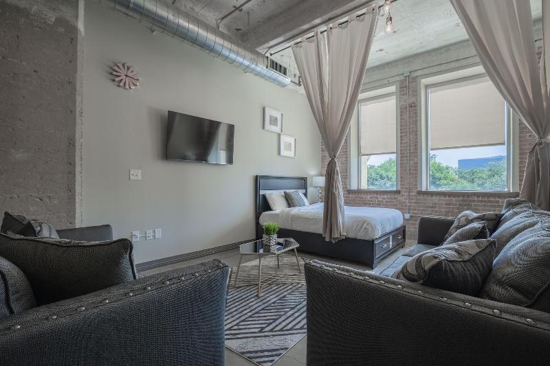 Luxury Downtown Dallas Stay by Amyfinehouse - photo 142