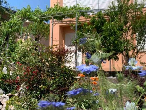 Apartman Tena sa vrtom i pogledom na more — 4-Star Luxury Hotel in Kraljevica, Croatia