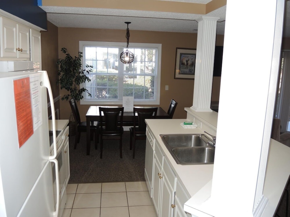 Lake View Golf Resort Villa 1301 Close to Beach in Calabash by Redawning - photo 10