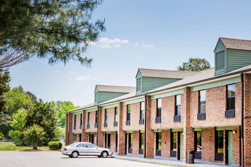 Days Inn by Wyndham Tappahannock - photo 2