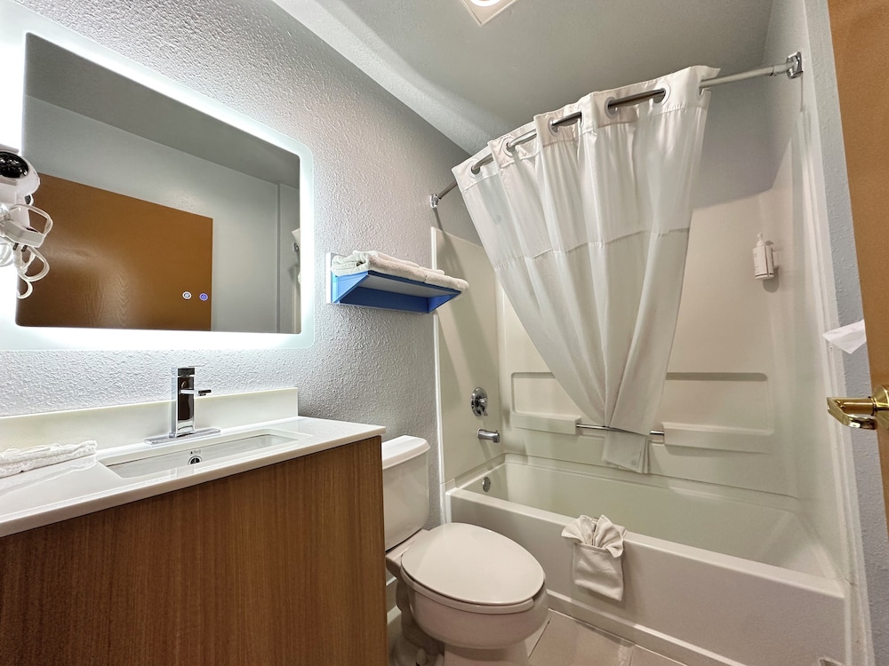 Microtel Inn by Wyndham Gallup - photo 22