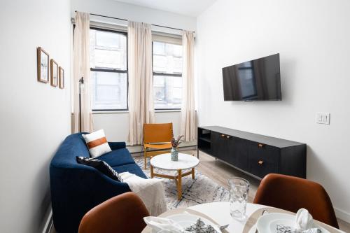 Spacious Luxury 2BD Downtown Gym W D Doorman — 4-Star Luxury Hotel in New York City, United States