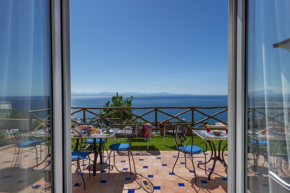 Villa Euriclea Mediterranean Elegance in the Heart of Praiano — 4-Star Luxury Hotel in Praiano, Italy