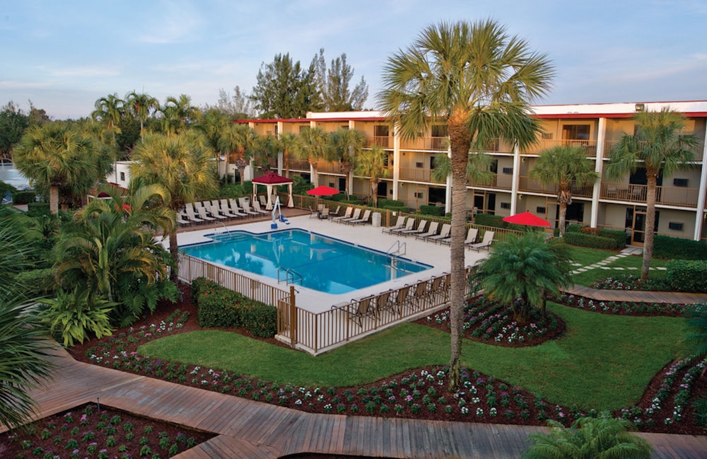 Red Roof Inn PLUS & Suites Naples Downtown 5th Ave S - photo 34