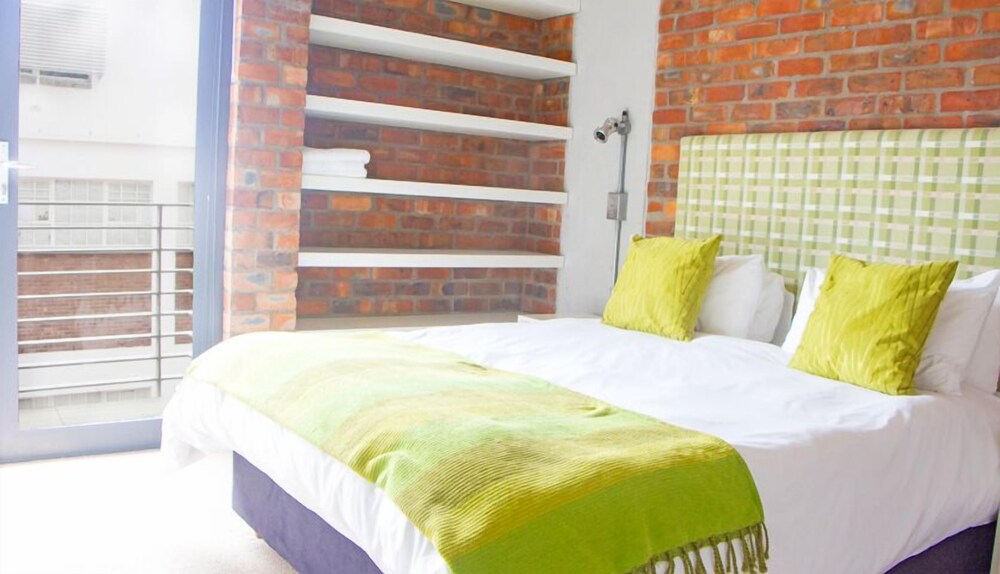 ITC Hospitality Group Two Bedrooms Metropollis Building Cape Town — 4-Star Luxury Hotel in Cape Town, South Africa