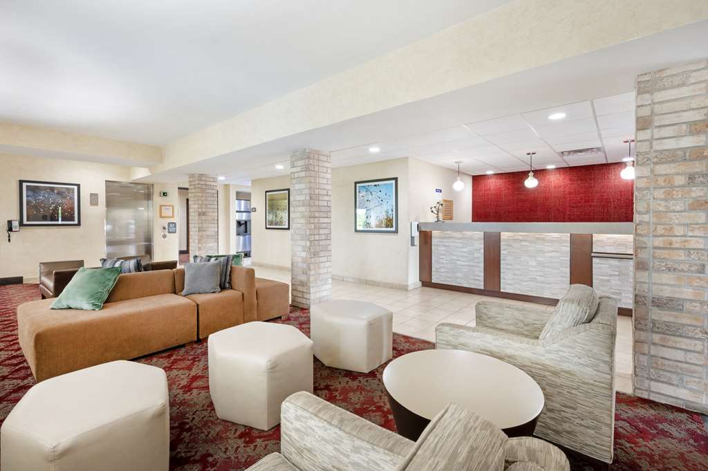 Best Western Plus Howe Inn - photo 10