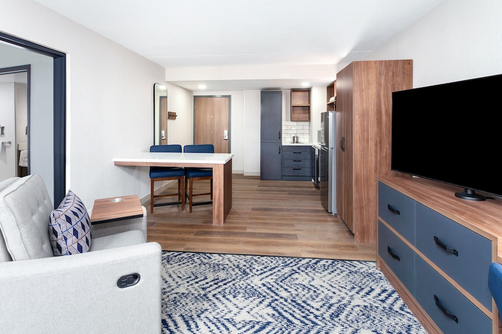 Candlewood Suites Columbus North - photo 20