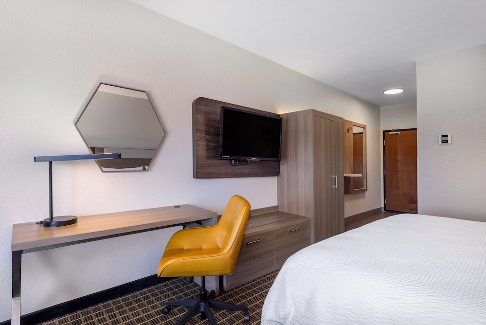 Holiday Inn Express Hotel & Suites Pittsburg by IHG - photo 31