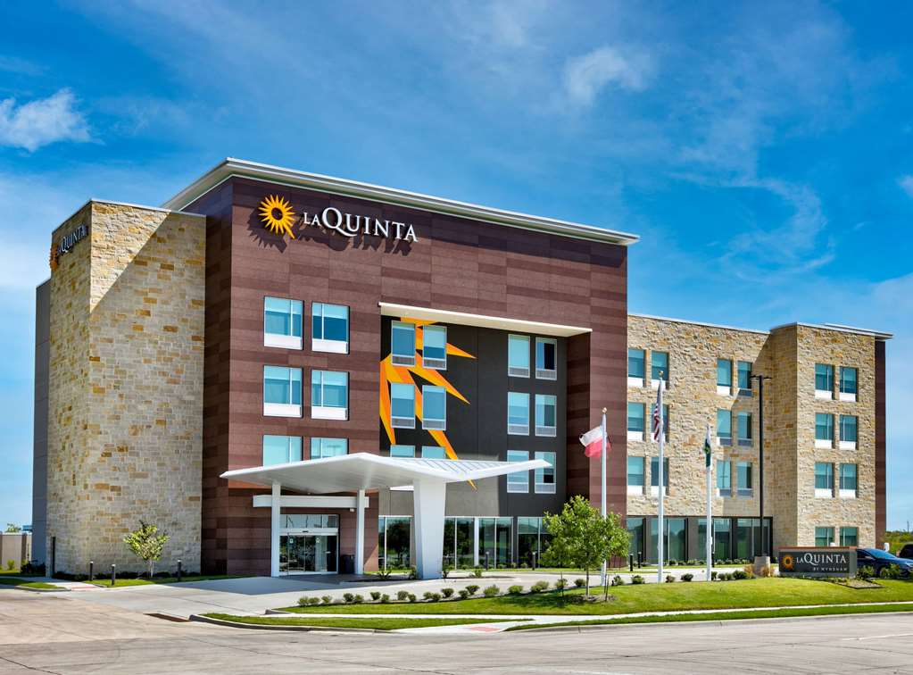 La Quinta Inn & Suites by Wyndham Terrell in Terrell, United States