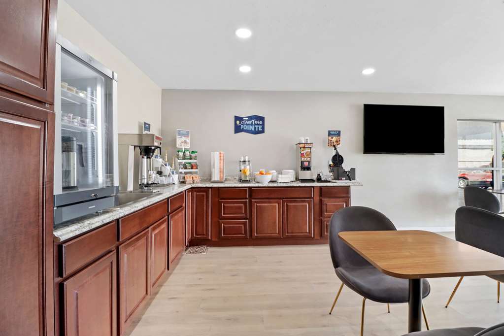 Clarion Pointe Ridgecrest near China Lake Naval Station - photo 25