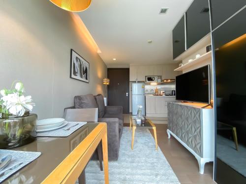 Tropical Haven 1BR Ultra Fast WiFi Thong Lo