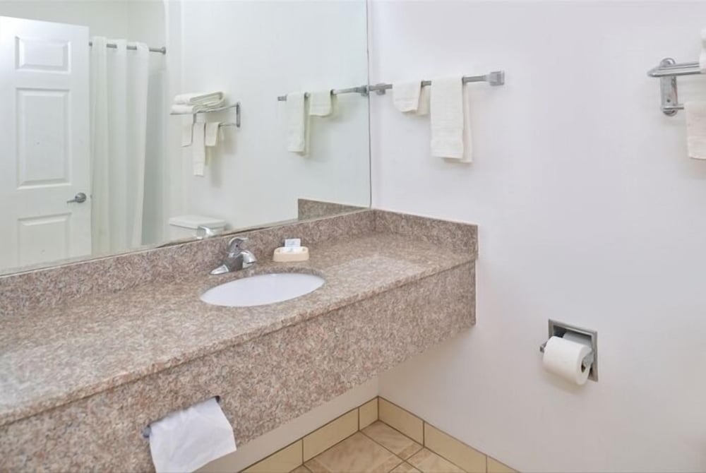 La Bonita Inn And Suites - photo 18