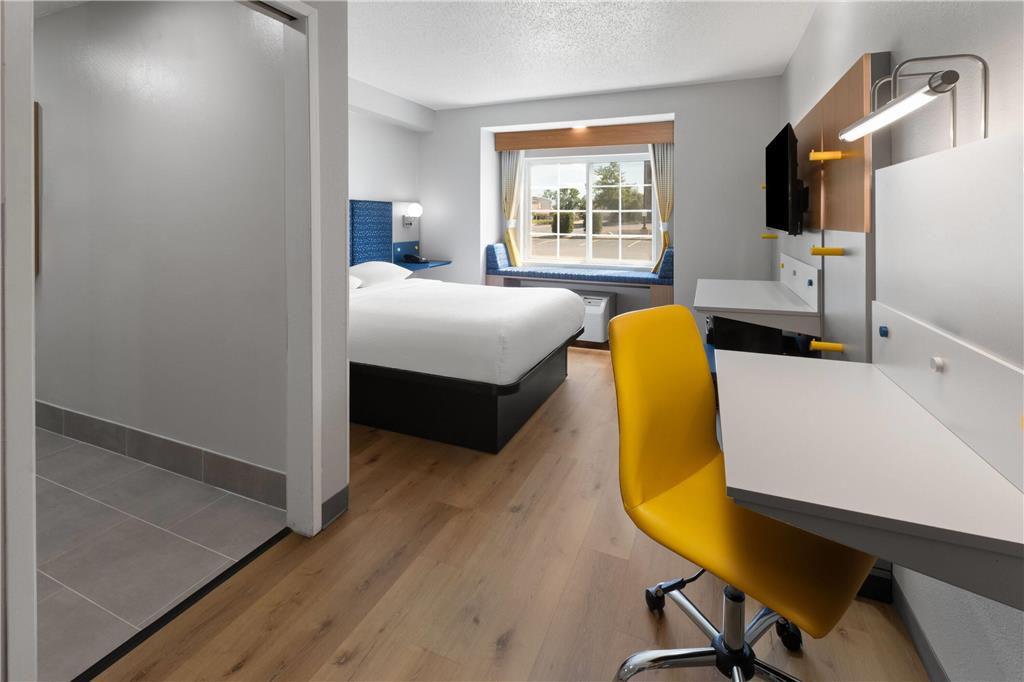 Microtel Inn & Suites by Wyndham Sioux Falls - photo 16