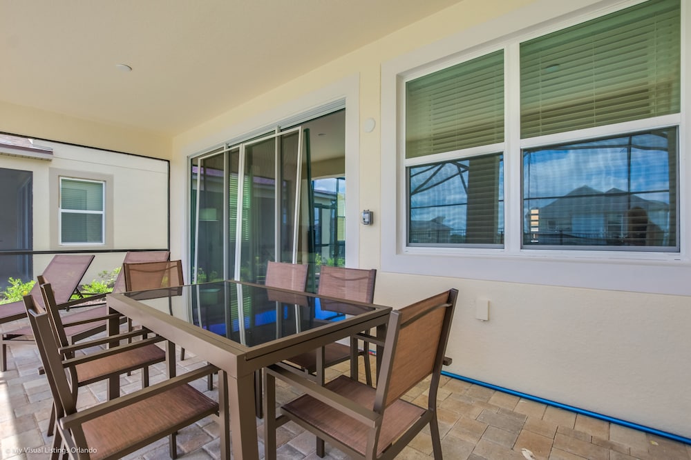 Beautiful 4 Bed With Pool & Spa - photo 47