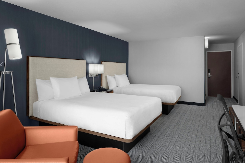 Courtyard by Marriott Los Angeles Burbank Airport - photo 8