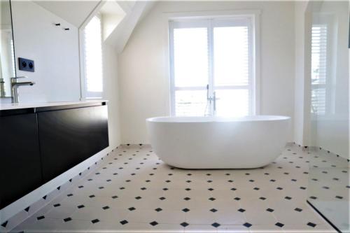Villa Zomerrust — 4-Star Luxury Hotel in De Panne, Belgium