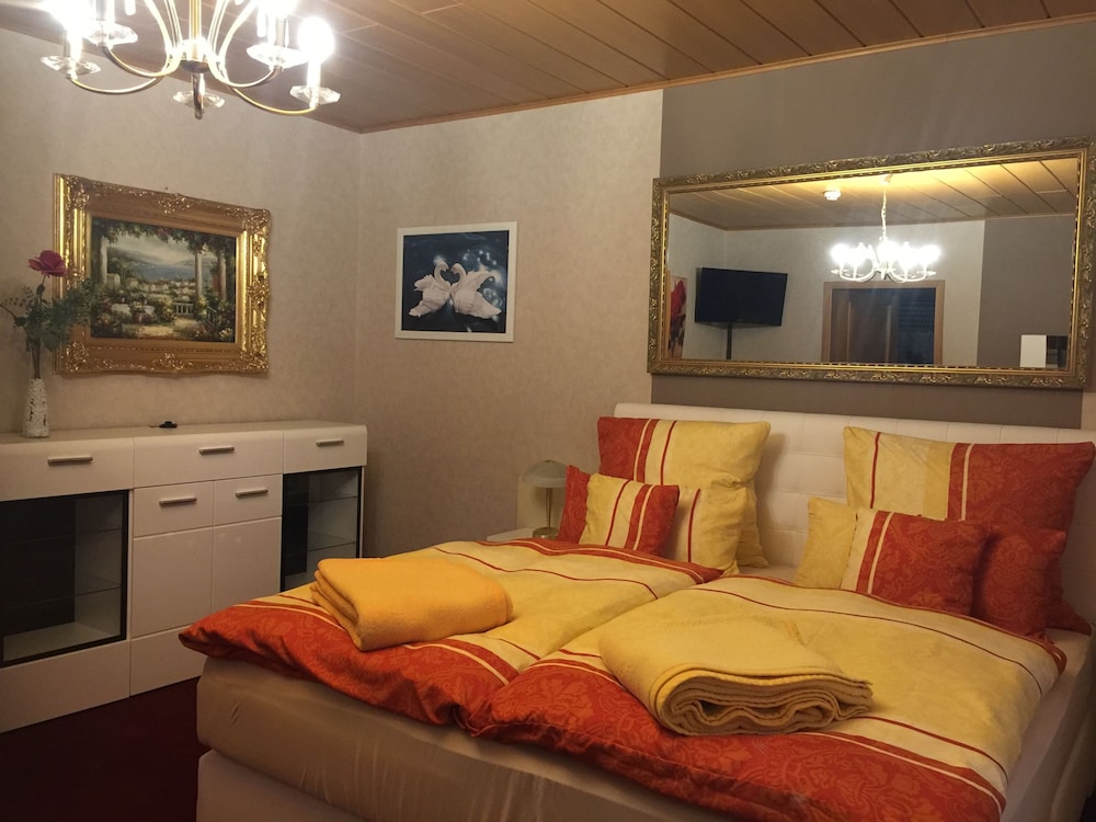 Gästehaus Monika — 4-Star Luxury Hotel in Hornbach, Germany