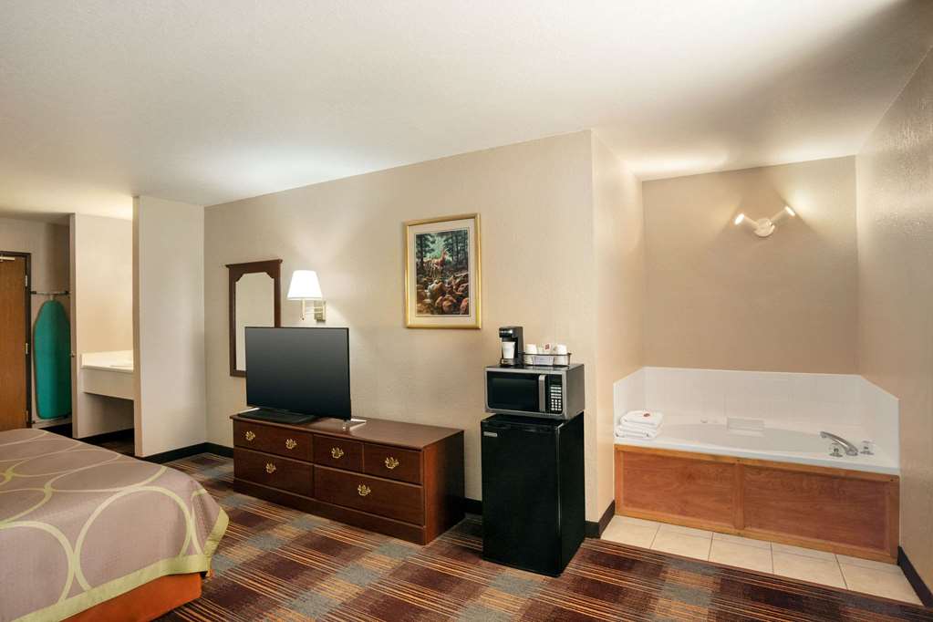 Super 8 by Wyndham Holton - photo 14