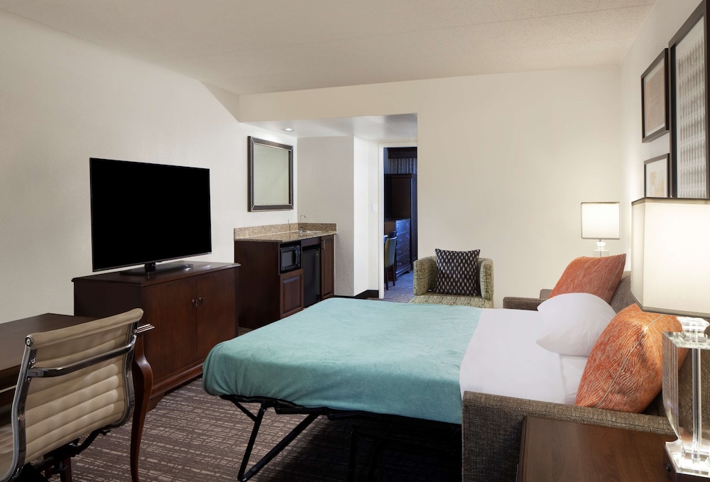 Embassy Suites by Hilton Philadelphia Airport - photo 14