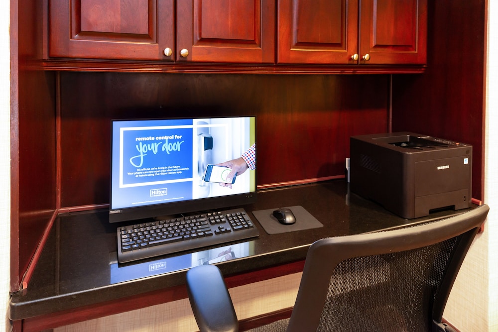 Hampton Inn Greensboro Airport - photo 50