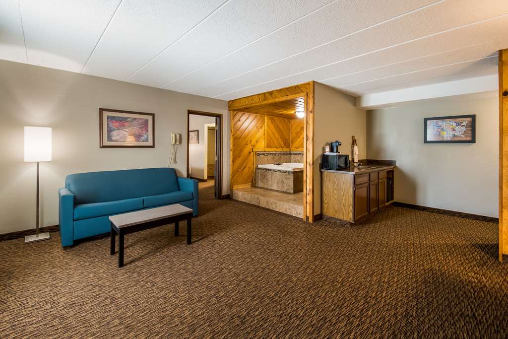 Econo Lodge Duluth near Miller Hill Mall - photo 12