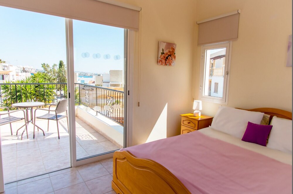 Villa Roker by Ezoria Villas