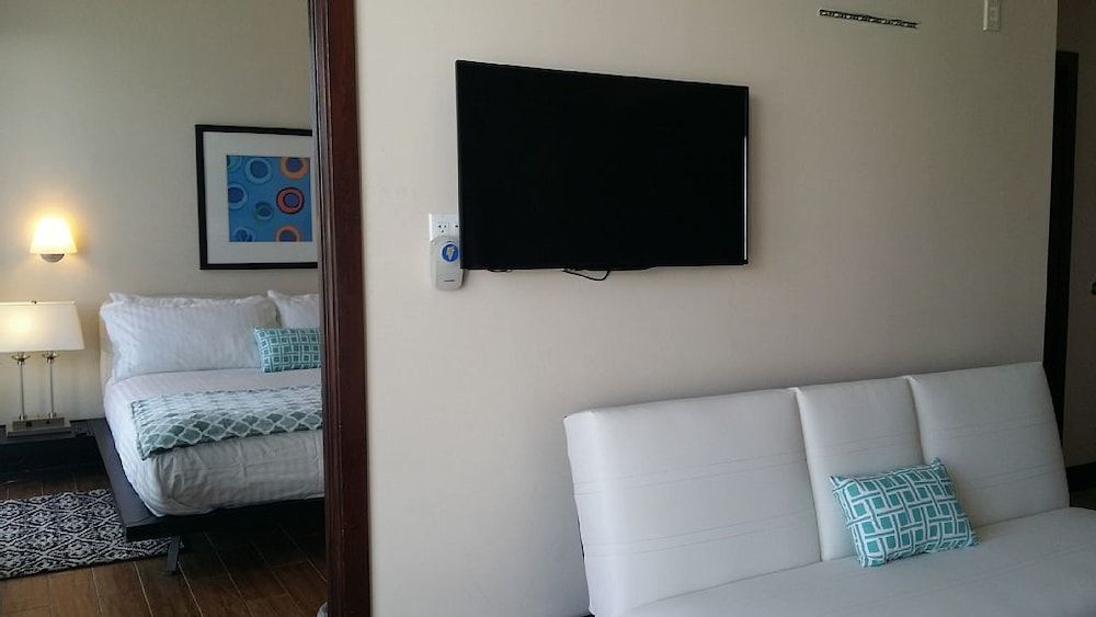 Strand Ocean Drive Suites - photo 4
