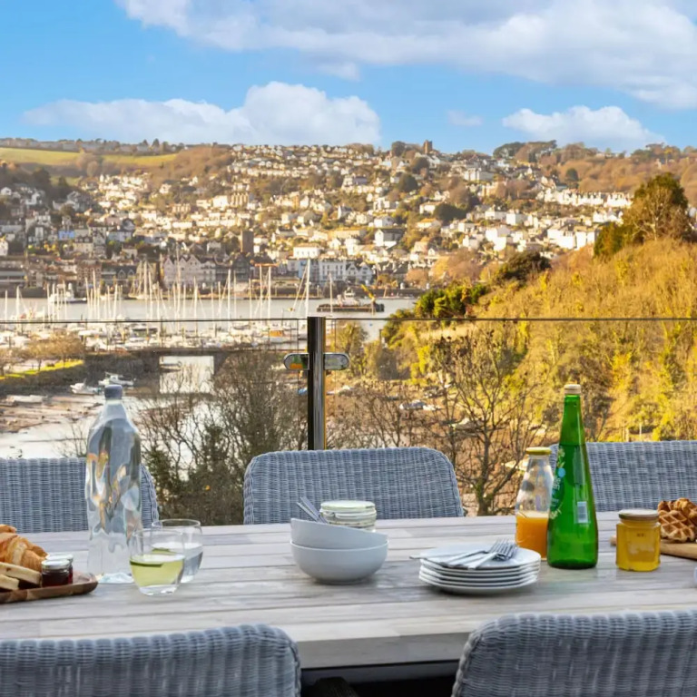 Homefield Chic charm with unrivalled river views in Dartmouth, United Kingdom