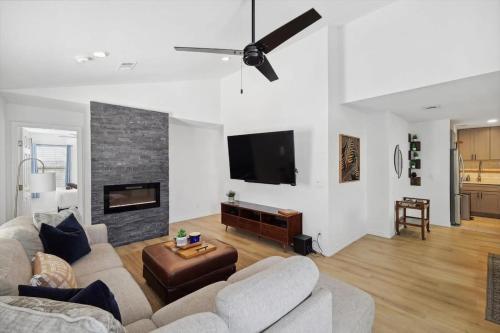 Cozy & Modern Home in Heart of Dallas — 4-Star Luxury Hotel in Dallas, United States
