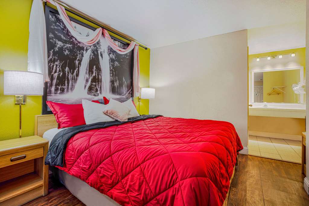 Super 8 by Wyndham Auburn - photo 35