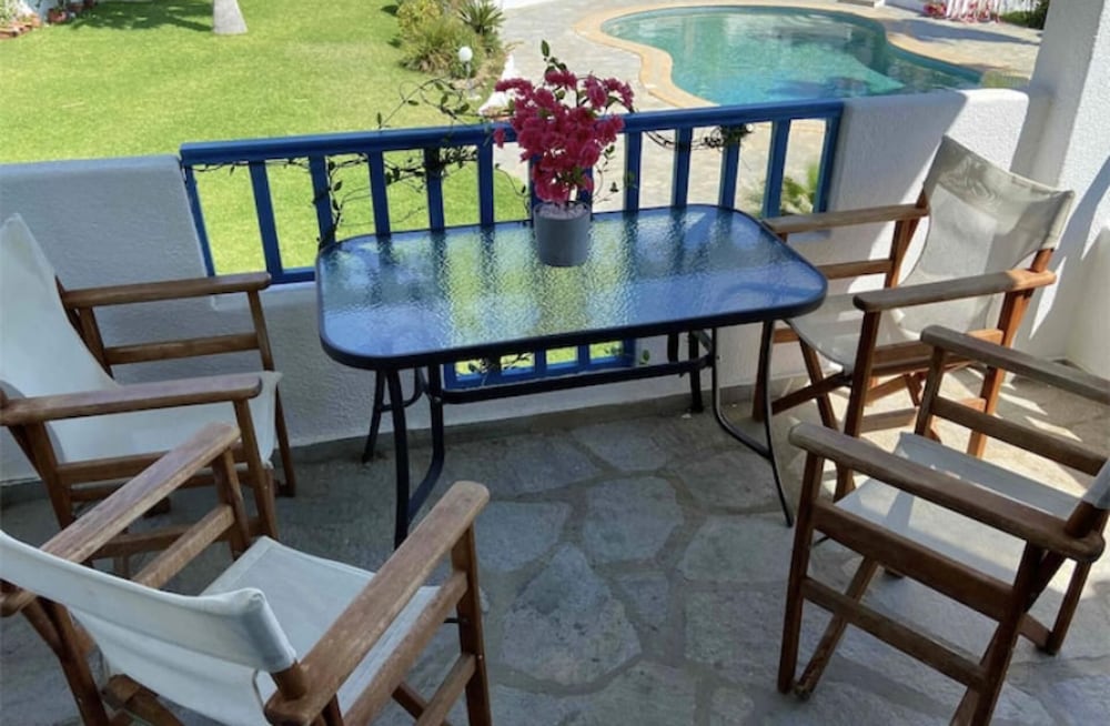 Minimal Resort & Pool in Siviri 150m From the Sea in Kassandreia, Greece