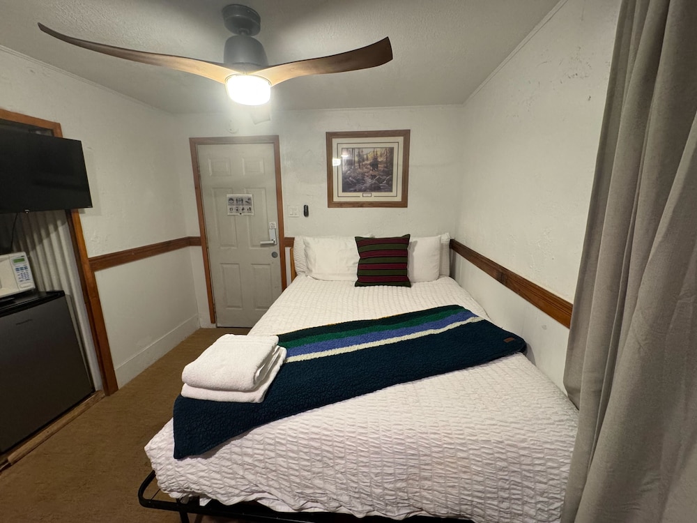 Three Pines Cabins Lodge - photo 9