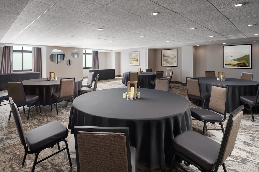 Embassy Suites by Hilton at Hot Springs Convention Center - photo 42