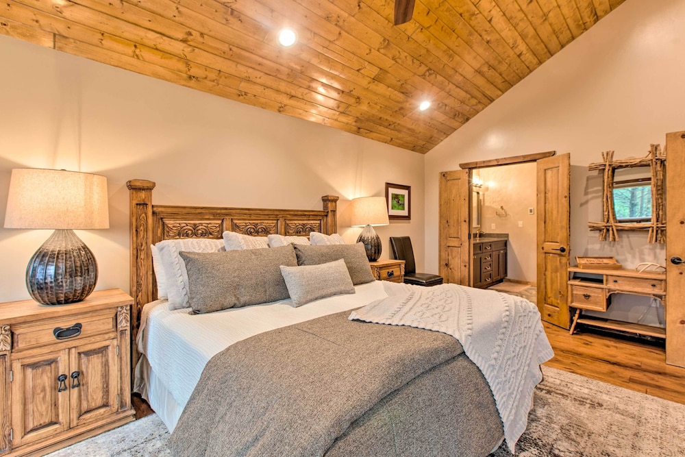 Blue Spruce Cabin with Hot Tub And Resort Amenities - photo 11