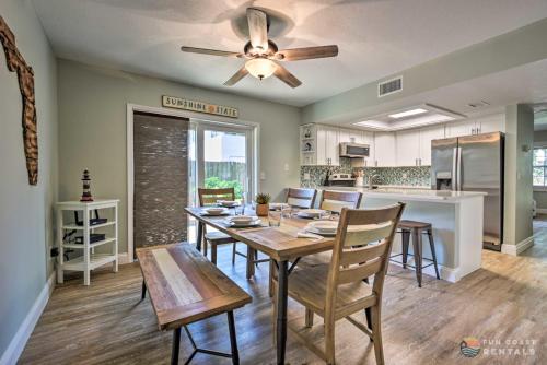 Dog Friendly Home by Flagler Avenue Fenced Yard and Garage Walk to the Beach — 4-Star Luxury Hotel in New Smyrna Beach, United States