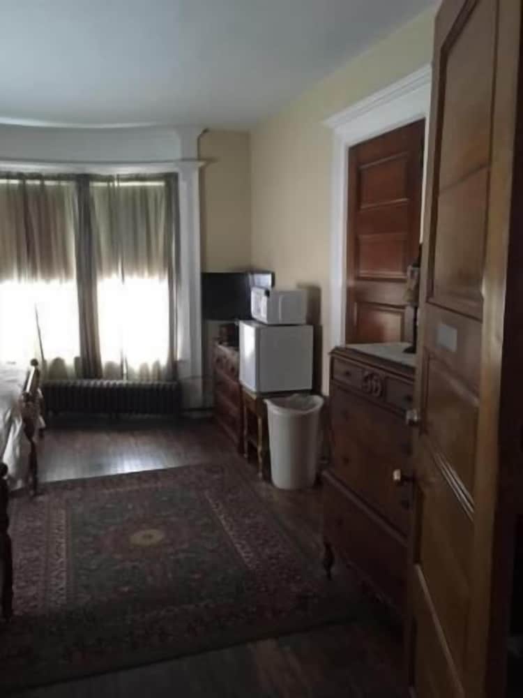 Victorian Charm Inn - photo 30