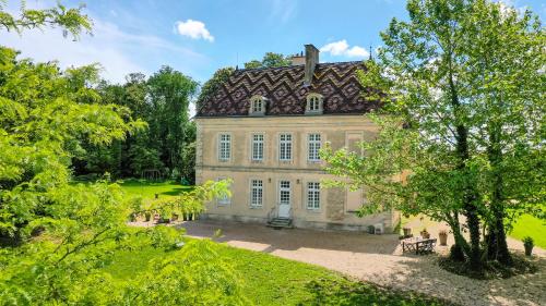 Ecrin Exclusif Au Sein D'un Chateau En Bourgogne — hotel near Dijon Longvic airport