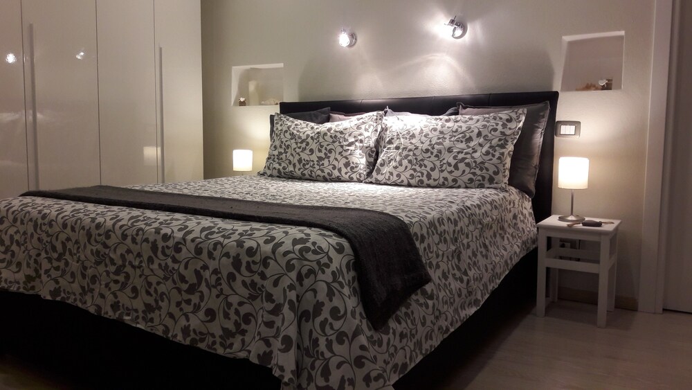 Appartamento Piazzetta La Maddalena — 4-Star Luxury Hotel in Savona, Italy