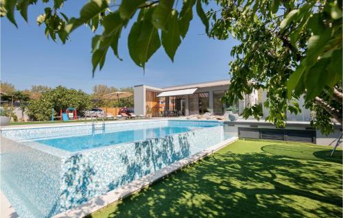 Gorgeous Home In Katuni With Wifi — 4-Star Luxury Hotel in Sestanovac, Croatia