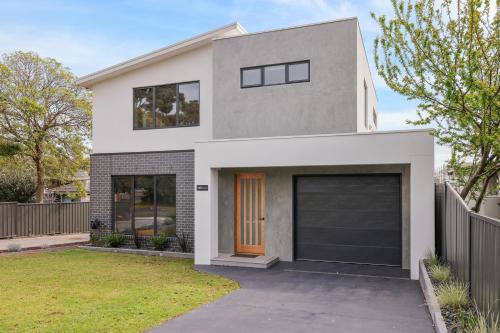 Church Street Retreat by Ready Set Stay in Cowes, Australia