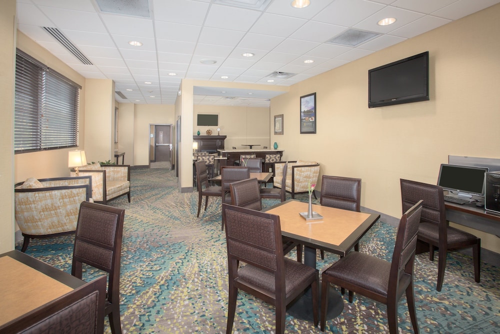 Wyndham Grand Executive Center Little Rock Airport - photo 24