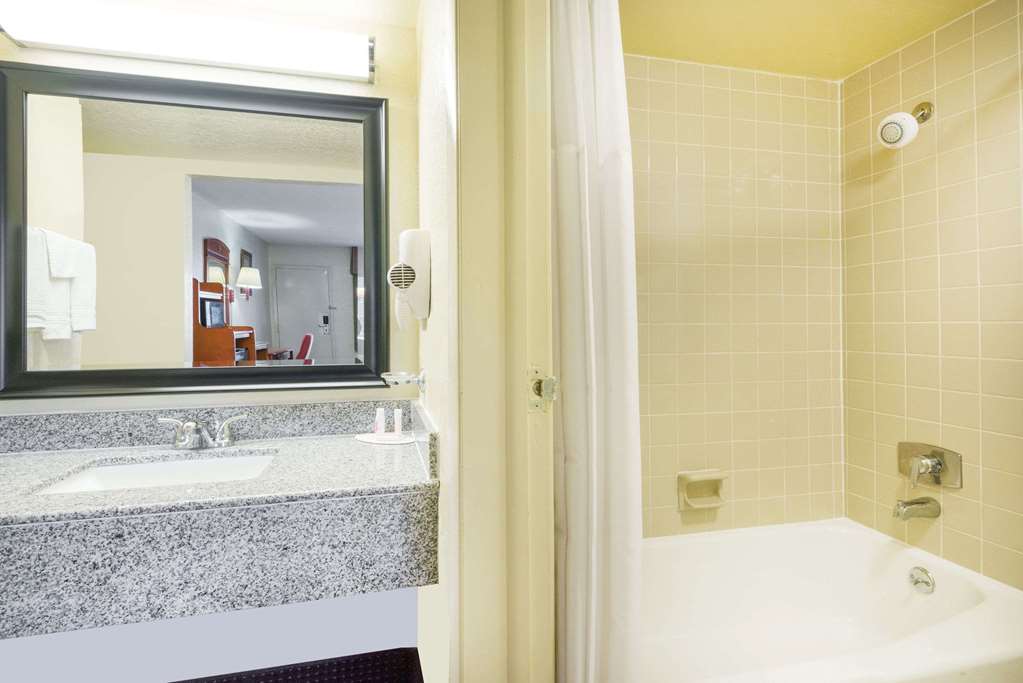Days Inn by Wyndham Paintsville - photo 7