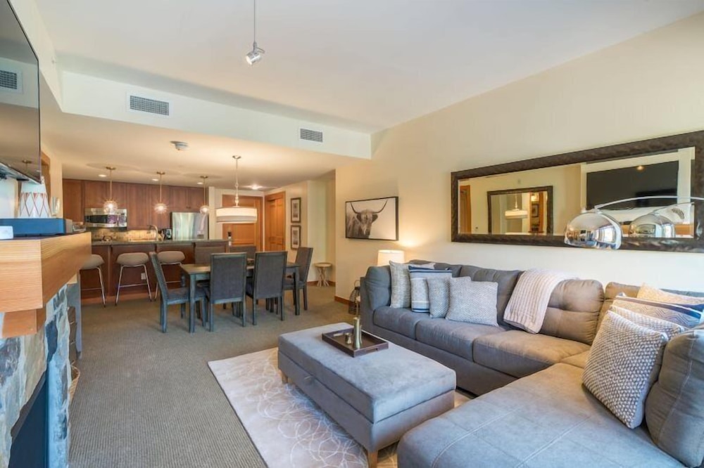 Luxury Ski in Ski out 2 Bedroom Colorado Resort Vacation Rental in the Heart of Snowmass Base Village - photo 2
