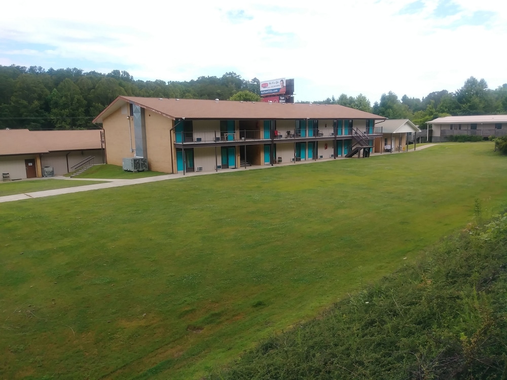 Blue Ridge Rustic Inn - photo 24